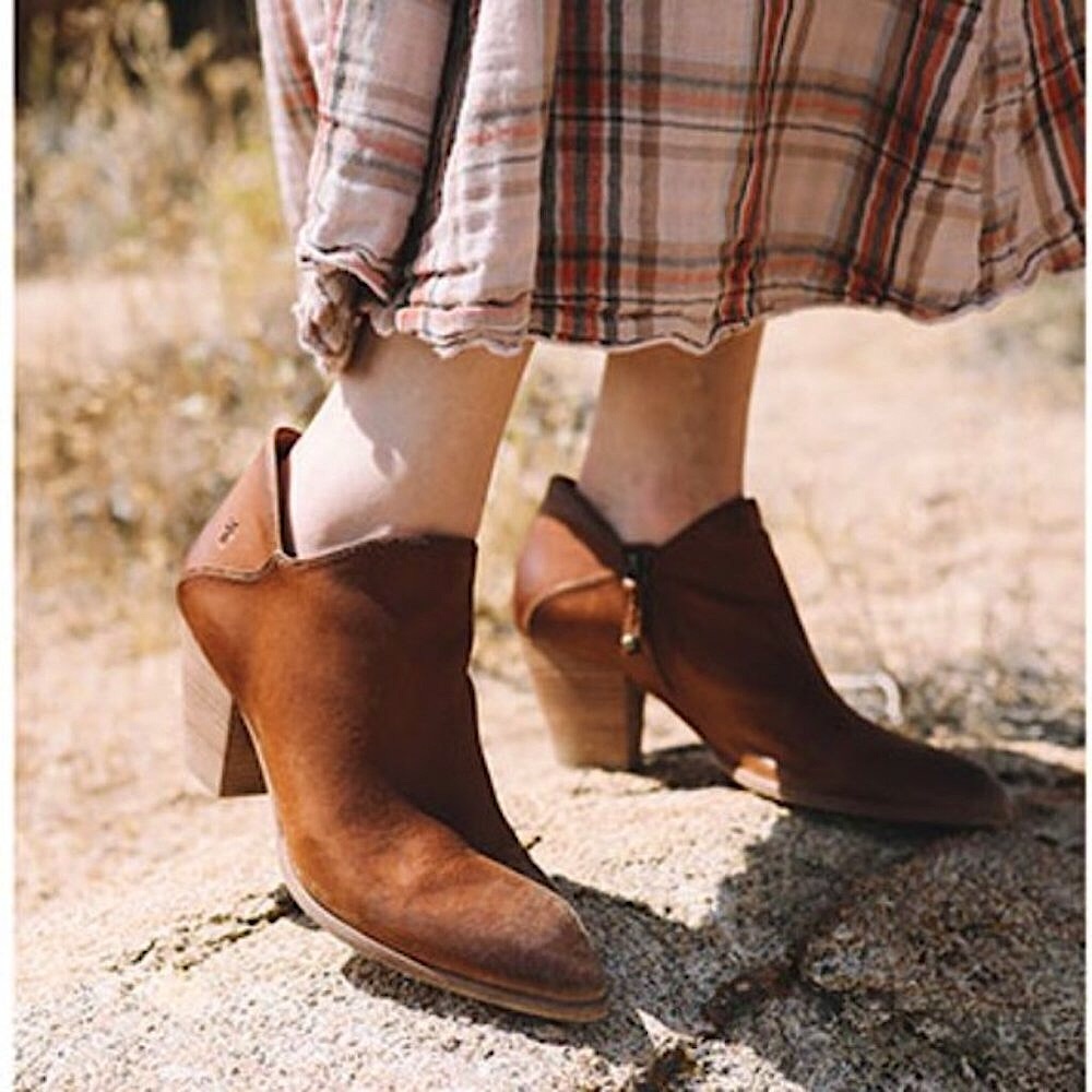 Frye Reed Scallop Cognac Leather Heeled Ankle Boot - Picture 4 of 16